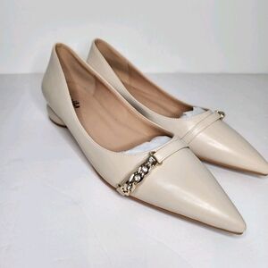 Chic Cream Flats with Gold Detail